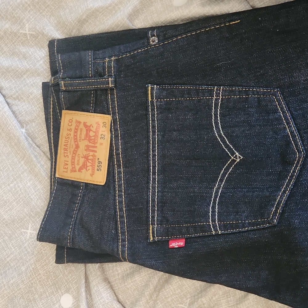 NWOT Men's Levi's 559 (relaxed straight leg) 32 x 30 HEMMED TO 28"